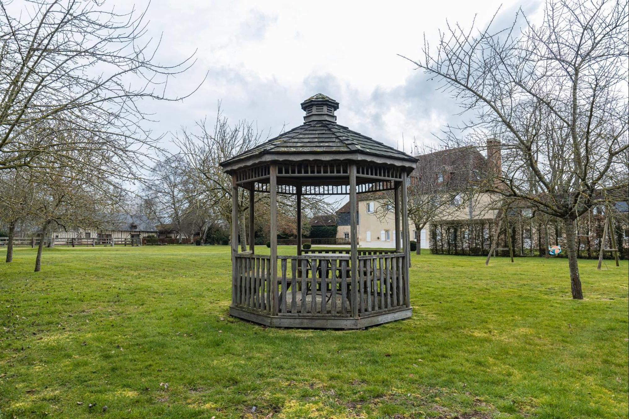 Bagatelle Avec Jardin Et Piscine Chauffee Villa Bieville-en-Auge Exterior foto